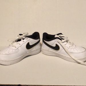 Nike Force 1 LV8 sneakers